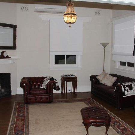 Mentor Chambers Apartment Bed & Breakfast West Wyalong Bagian luar foto