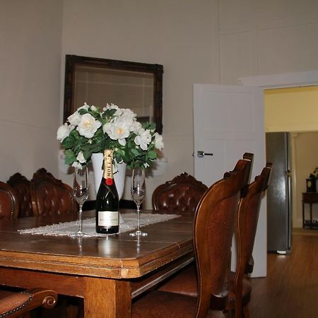 Mentor Chambers Apartment Bed & Breakfast West Wyalong Bagian luar foto