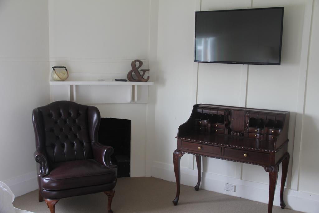 Mentor Chambers Apartment Bed & Breakfast West Wyalong Ruang foto