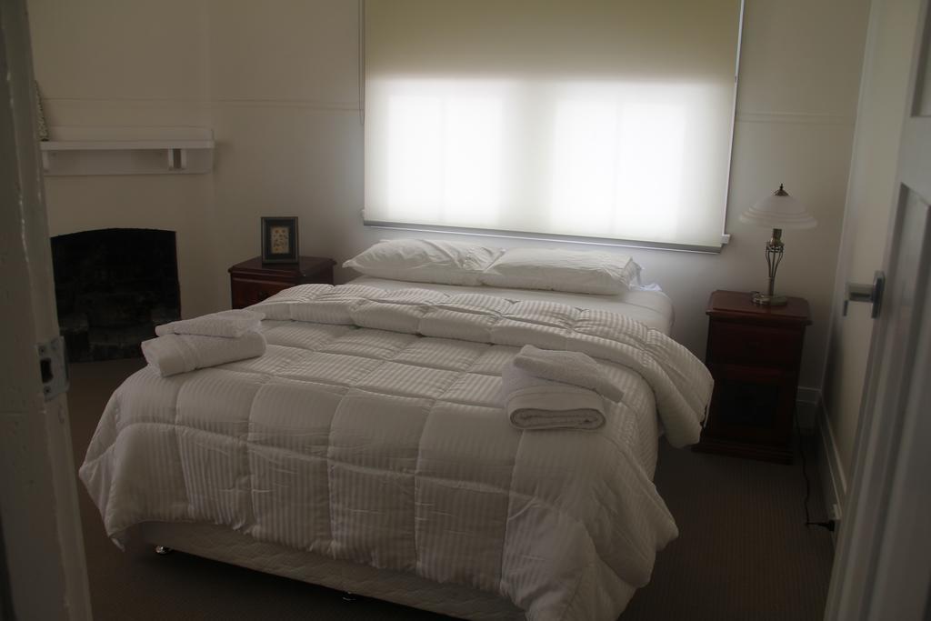 Mentor Chambers Apartment Bed & Breakfast West Wyalong Ruang foto