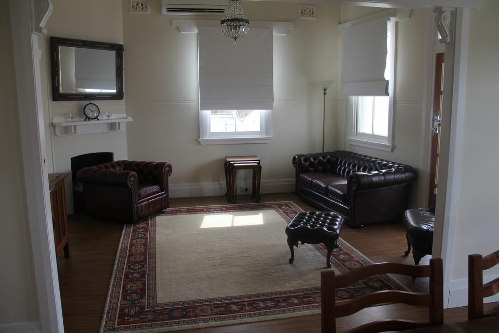 Mentor Chambers Apartment Bed & Breakfast West Wyalong Bagian luar foto