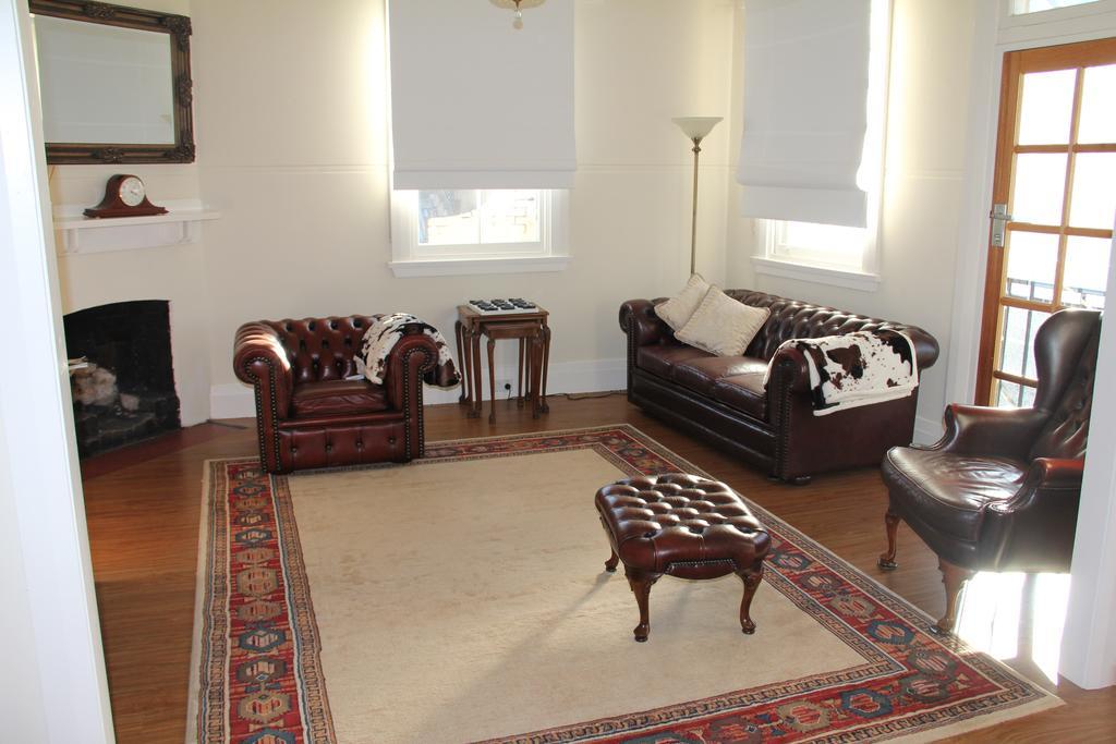 Mentor Chambers Apartment Bed & Breakfast West Wyalong Bagian luar foto