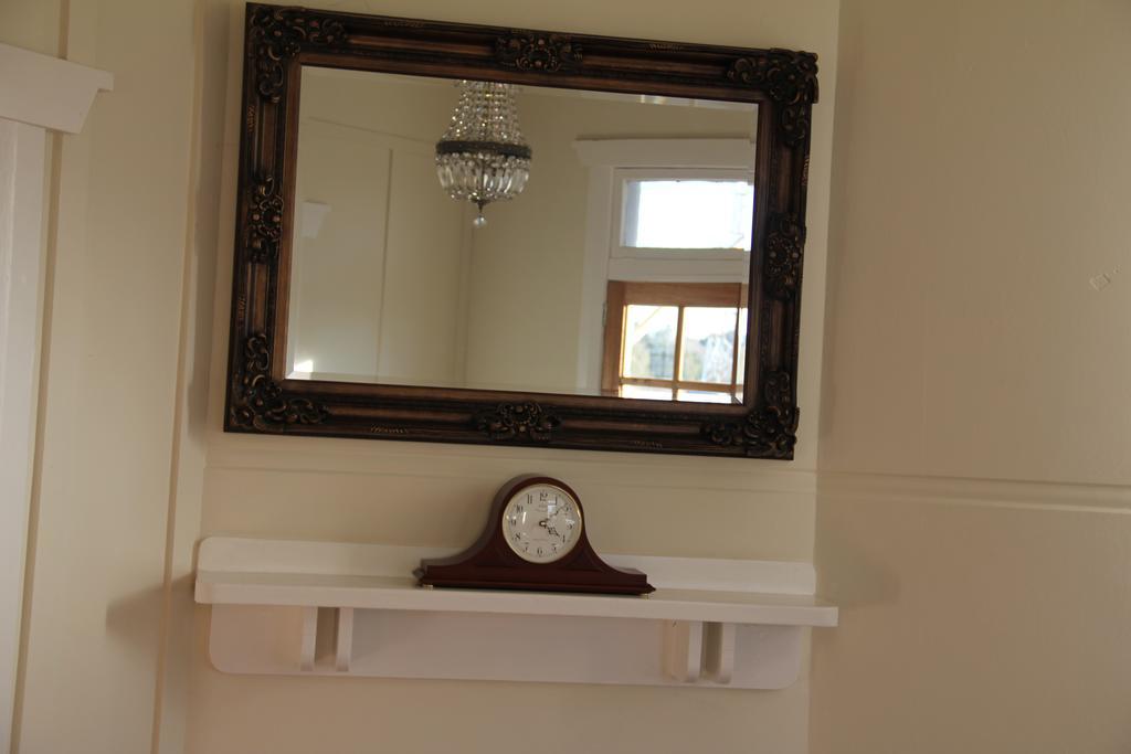 Mentor Chambers Apartment Bed & Breakfast West Wyalong Ruang foto